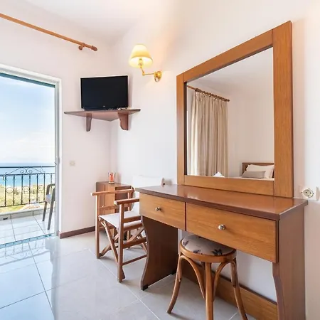 Apartment 75 Steps Taverna Three-bedroom