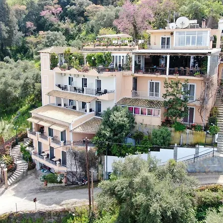 Apartment 75 Steps Taverna Three-bedroom *